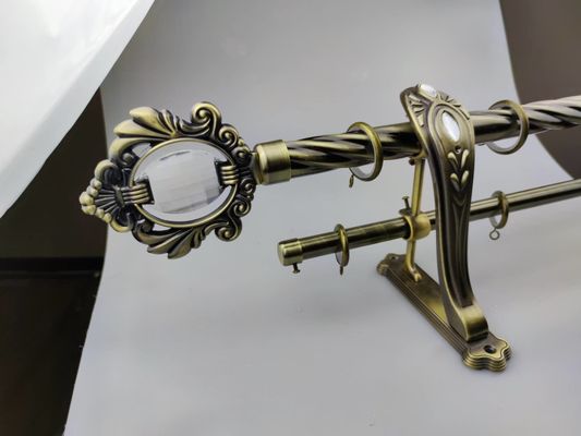 Διευθετήσιμη αγκίδα 25Mm 28Mm Πολωνού κουρτινών ραγών μετάλλων τηλεσκοπική διπλή με τα υποστηρίγματα