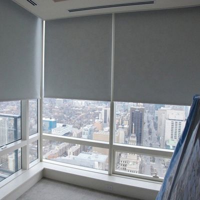 Γκρίζο χρώμα Drapes παραθύρων γραφείων υφάσματος συσκότισης αδιάβροχο για την εσωτερική διακόσμηση