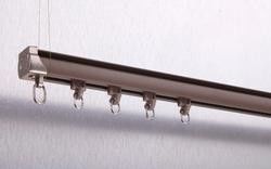 Το ανώτατο όριο τοποθετεί την αυτόματη σιωπηλή διαδρομή κουρτινών για τις κουρτίνες παραθύρων