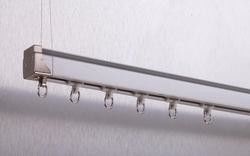 Το ανώτατο όριο τοποθετεί την αυτόματη σιωπηλή διαδρομή κουρτινών για τις κουρτίνες παραθύρων